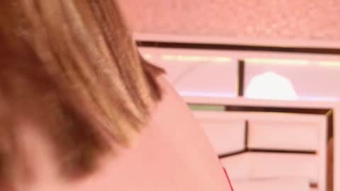 Snapshot of ambar_rosse25 chatting on 10-21-25, 11:33 Julieta online show from 10-21-25, 11:33