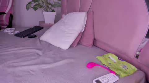 Snapshot of ambarasm chatting on 11-19-25, 01:00 ambarasm online show from 11-19-25, 01:00