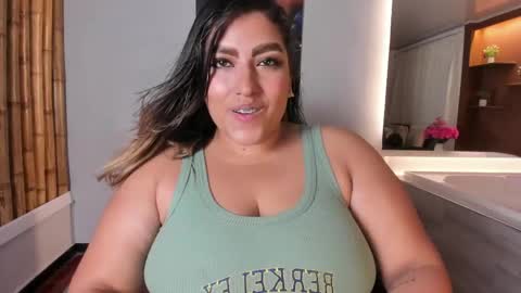 Ambarbrownn  online show from 06-06-26, 02:27