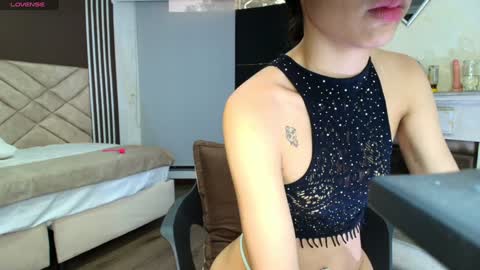 Snapshot of ambaross chatting on 01-11-25, 10:18 Ambar Ross online show from 01-11-25, 10:18