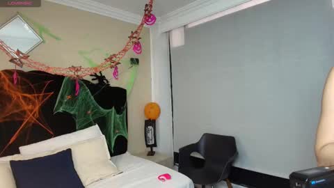 Snapshot of ambaross chatting on 10-27-25, 07:29 Ambar Ross online show from 10-27-25, 07:29