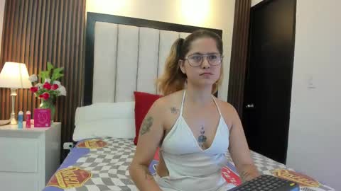 Snapshot of ambarr_xxx chatting on 12-14-25, 12:16 Ambar online show from 12-14-25, 12:16