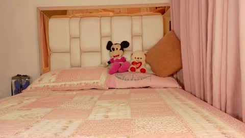 Snapshot of ambarrossi_ chatting on 05-22-26, 10:43 online show from 05-22-26, 10:43