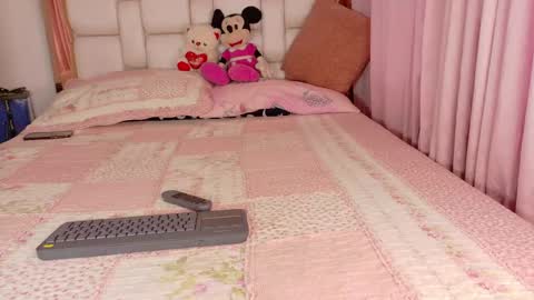 Snapshot of ambarrossi_ chatting on 06-02-26, 11:34 online show from 06-02-26, 11:34