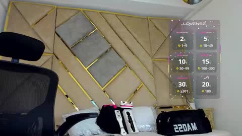 Amber  online show from 10-12-25, 03:44