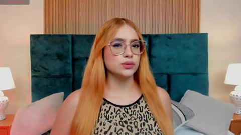Snapshot of amber_kiss_ chatting on 06-08-26, 06:41 Emily online show from 06-08-26, 06:41