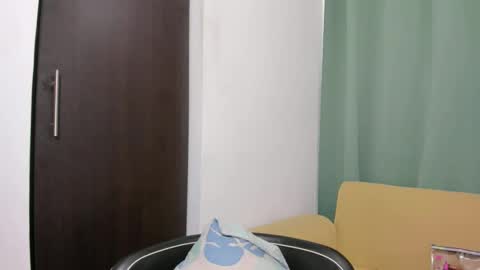 Snapshot of amber_lee20 chatting on 12-17-24, 06:42 LUISA online show from 12-17-24, 06:42