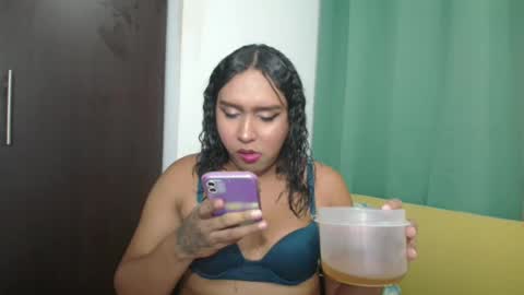 Snapshot of amber_lee20 chatting on 01-09-25, 12:57 LUISA online show from 01-09-25, 12:57