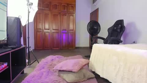 Snapshot of amber_lee20 chatting on 02-08-25, 12:49 LUISA online show from 02-08-25, 12:49