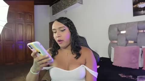 Snapshot of amber_lee20 chatting on 02-14-25, 12:19 LUISA online show from 02-14-25, 12:19