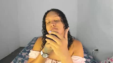 Snapshot of amber_lee20 chatting on 10-05-25, 08:18 LUISA online show from 10-05-25, 08:18