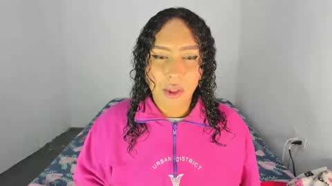 Snapshot of amber_lee20 chatting on 10-23-25, 02:11 LUISA online show from 10-23-25, 02:11