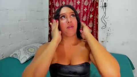Snapshot of amber_lee20 chatting on 05-03-26, 11:05 LUISA online show from 05-03-26, 11:05