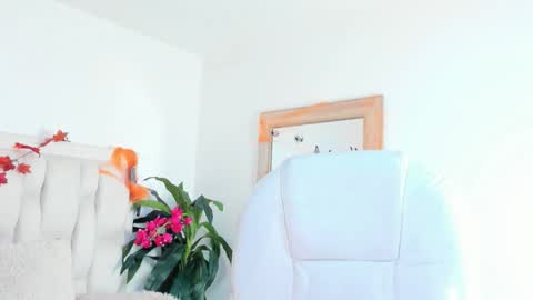 Michell  online show from 10-16-25, 05:03