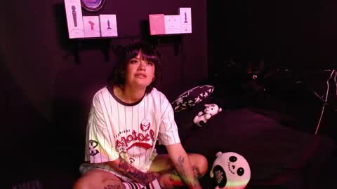 Snapshot of amber_rouss chatting on 10-01-25, 02:28 ROUSS online show from 10-01-25, 02:28