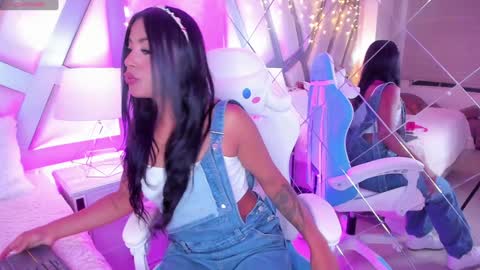 Snapshot of amber_villalobos chatting on 01-14-25, 03:43 Tell me Amber online show from 01-14-25, 03:43