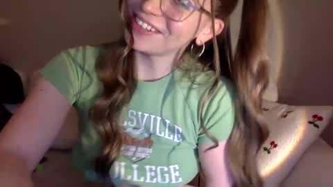 Snapshot of amberbunny1 chatting on 01-11-25, 01:32 Amber 3 online show from 01-11-25, 01:32