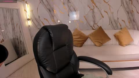 Snapshot of ambercolors_ chatting on 10-25-25, 07:08 Amber online show from 10-25-25, 07:08