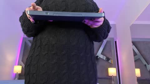 Snapshot of amberinihoffman chatting on 03-03-25, 11:44 Amber online show from 03-03-25, 11:44