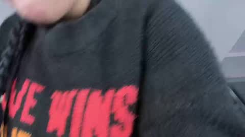 Snapshot of amberinihoffman chatting on 10-12-25, 11:42 Amber online show from 10-12-25, 11:42