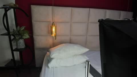 Amber .. online show from 04-27-26, 07:45