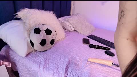 Snapshot of ambermoss_ chatting on 12-31-24, 07:53 Amber online show from 12-31-24, 07:53