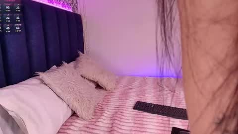 Snapshot of ambermoss_ chatting on 02-11-25, 03:50 Amber online show from 02-11-25, 03:50