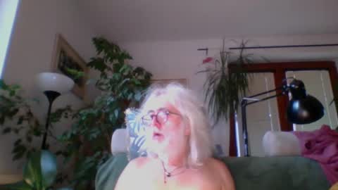 Snapshot of amberr11 chatting on 12-19-24, 12:45 Amberr11 online show from 12-19-24, 12:45