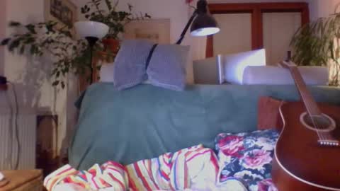 Snapshot of amberr11 chatting on 09-11-25, 10:43 Amberr11 online show from 09-11-25, 10:43