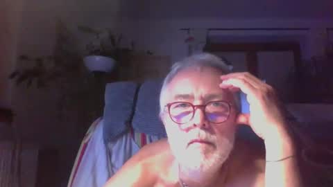 Snapshot of amberr11 chatting on 09-17-25, 10:44 Amberr11 online show from 09-17-25, 10:44