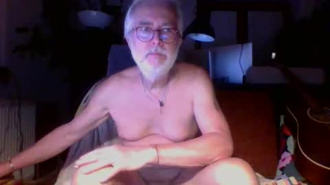 Snapshot of amberr11 chatting on 09-28-25, 10:04 Amberr11 online show from 09-28-25, 10:04