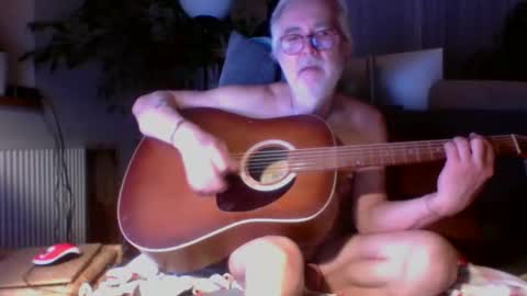 Snapshot of amberr11 chatting on 10-21-25, 10:43 Amberr11 online show from 10-21-25, 10:43