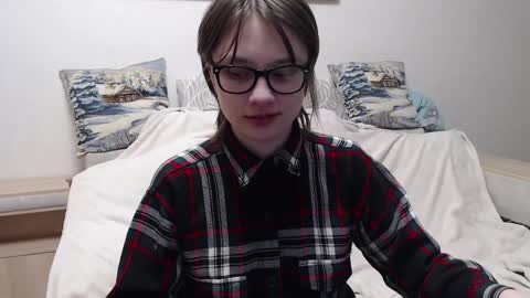 Snapshot of ambersimard chatting on 12-15-24, 01:24 Amber online show from 12-15-24, 01:24