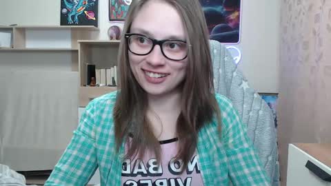 Snapshot of ambersimard chatting on 04-19-26, 02:16 Amber online show from 04-19-26, 02:16