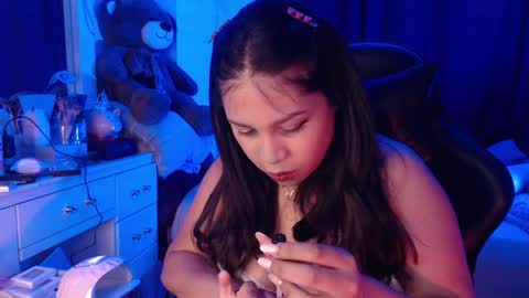 Snapshot of ambersmith98_ chatting on 12-14-24, 02:23 Amber online show from 12-14-24, 02:23