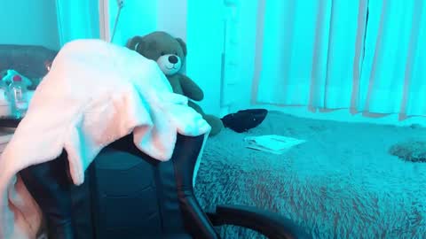 Snapshot of ambersmith98_ chatting on 02-15-25, 11:25 Amber online show from 02-15-25, 11:25