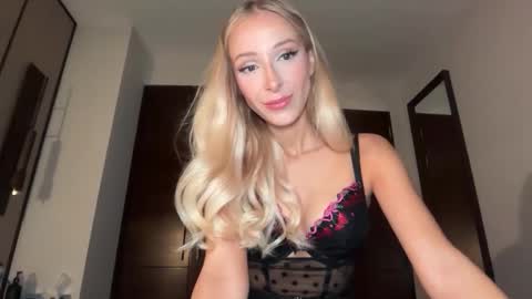 Snapshot of ambrefleur chatting on 03-04-26, 03:12 Ambre online show from 03-04-26, 03:12