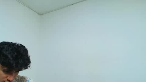 Snapshot of ameli_and_lucas chatting on 01-22-25, 01:10 Amelia Lucas online show from 01-22-25, 01:10