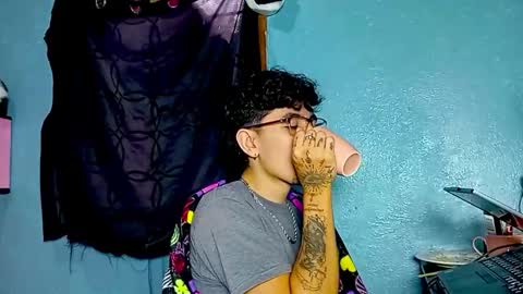 Snapshot of ameli_and_lucas chatting on 11-15-25, 04:14 Amelia Lucas online show from 11-15-25, 04:14