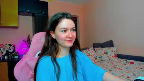 Snapshot of ameli_moon chatting on 12-18-25, 11:38 Eileen online show from 12-18-25, 11:38