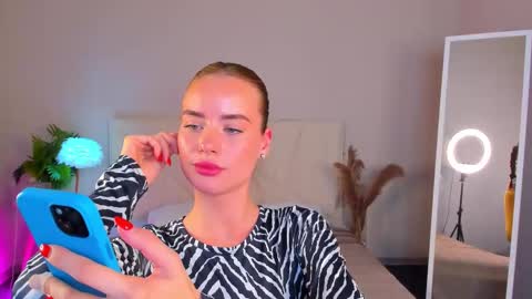 Snapshot of ameli_povilainn chatting on 10-09-25, 10:24 Ameli online show from 10-09-25, 10:24