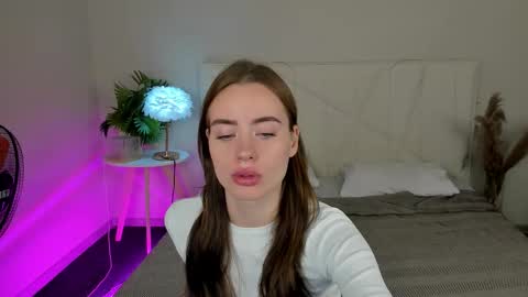 Snapshot of ameli_povilainn chatting on 10-14-25, 11:00 Ameli online show from 10-14-25, 11:00