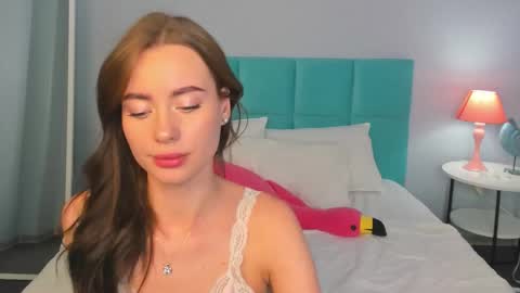 Snapshot of ameli_povilainn chatting on 10-22-25, 11:32 Ameli online show from 10-22-25, 11:32