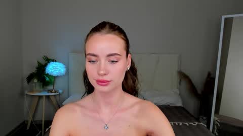 Snapshot of ameli_povilainn chatting on 10-24-25, 10:22 Ameli online show from 10-24-25, 10:22