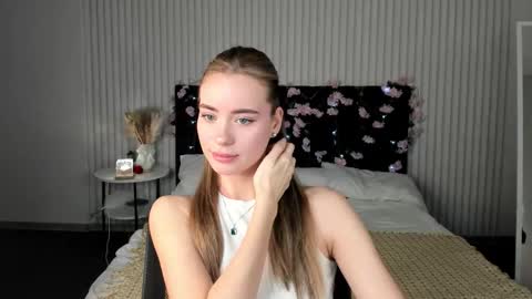 Snapshot of ameli_povilainn chatting on 11-28-25, 11:35 Ameli online show from 11-28-25, 11:35
