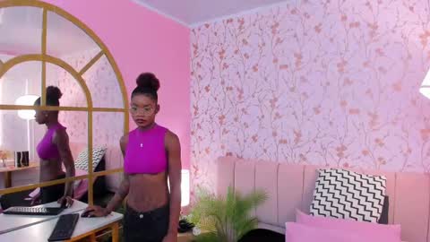 Snapshot of amelia_adms chatting on 02-25-25, 01:20 Amelia Adams online show from 02-25-25, 01:20