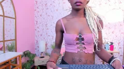 Snapshot of amelia_adms chatting on 09-18-25, 07:05 Amelia Adams online show from 09-18-25, 07:05