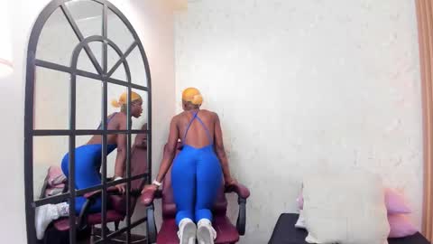 Snapshot of amelia_adms chatting on 10-24-25, 04:25 Amelia Adams online show from 10-24-25, 04:25