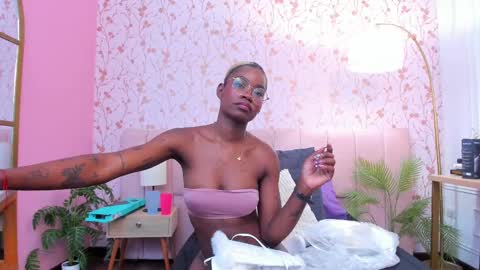 Snapshot of amelia_adms chatting on 11-12-25, 07:35 Amelia Adams online show from 11-12-25, 07:35