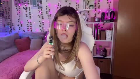 Amelia Aley  online show from 02-09-25, 09:05